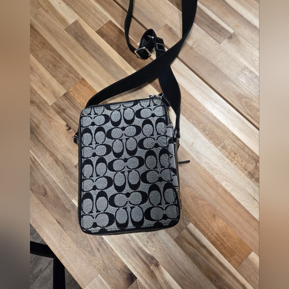 Coach Signature Canvas Monogram Crossbody Messenger bag w/ 3 Zip Compartment - Picture 5 of 16